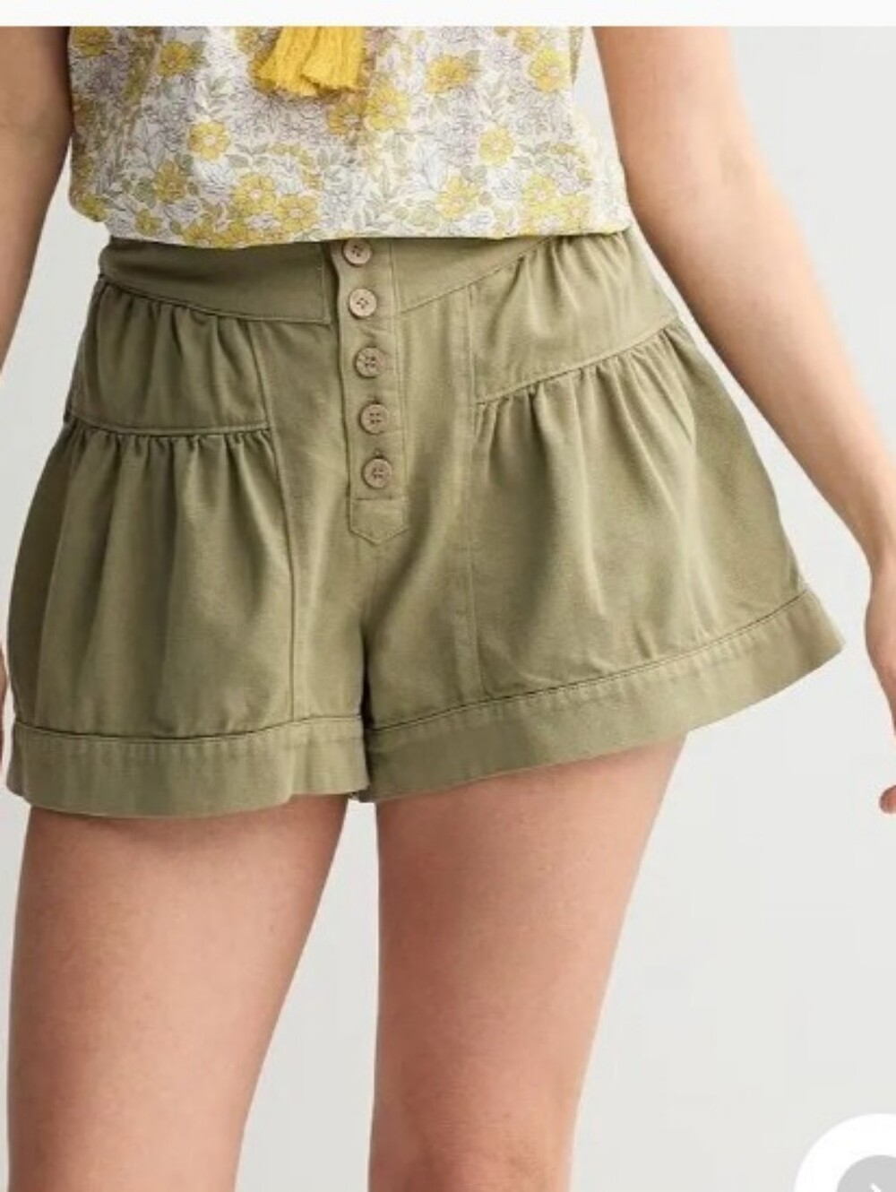 MNK High-Waist Olive Green Button-Front Women’s Shorts Size XL , New With Tags